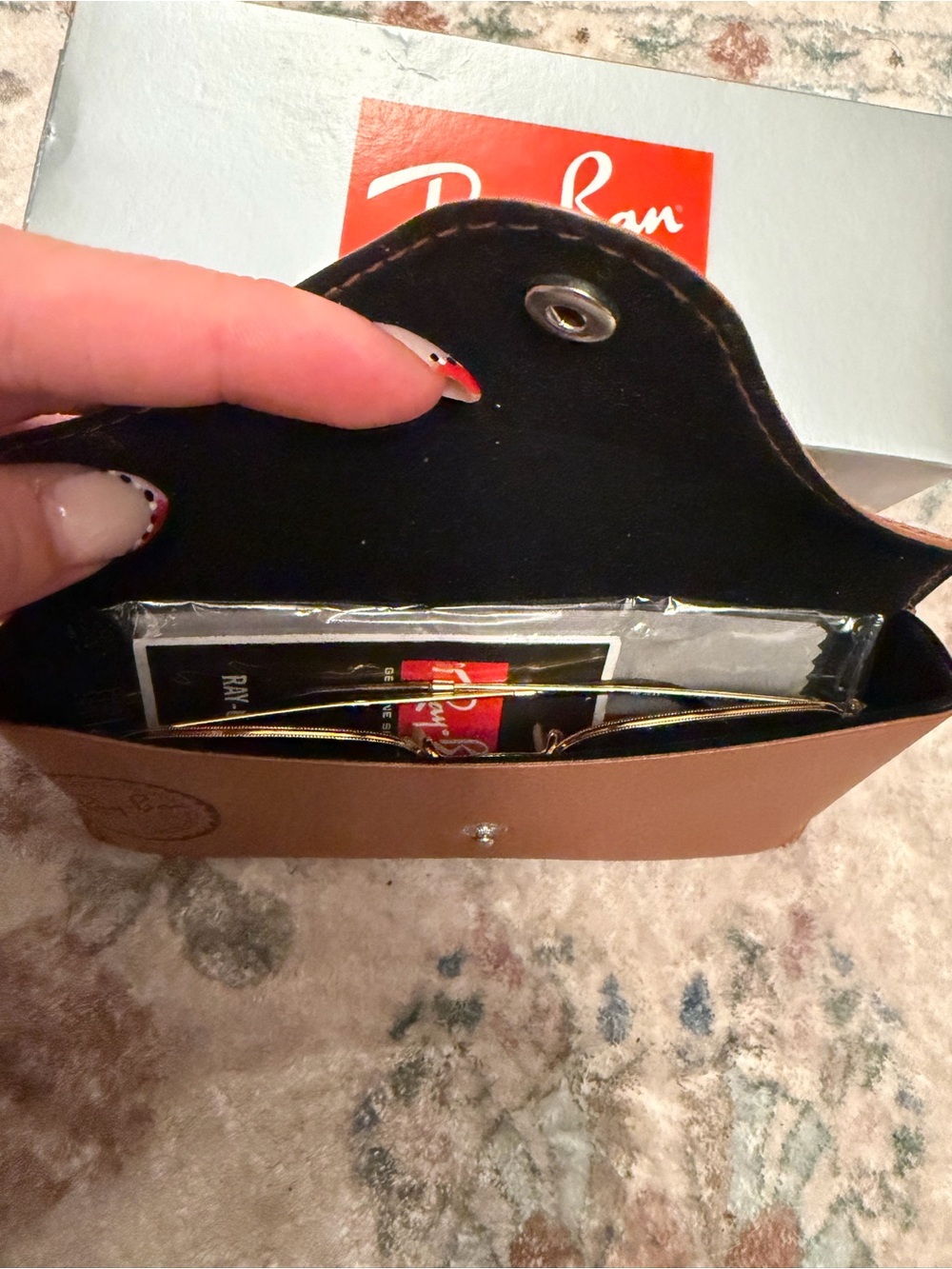 New in Box Polarized Hexagonal Gold Ray Bans - Picture 6 of 8